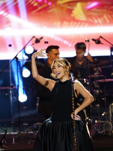 Röya 25 illik hesabatını verdi - FOTOLAR