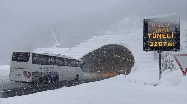 Türkiyənin bu bölgələrində qarın hündürlüyü 1 metrə çatıb - FOTOLAR