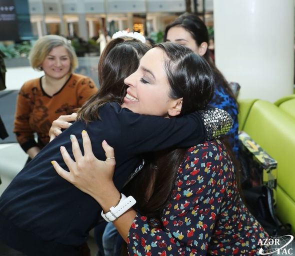 Leyla Əliyeva ixtioz, kəpənək və immundefisit xəstəliyindən əziyyət çəkən uşaqlarla görüşüb - FOTO