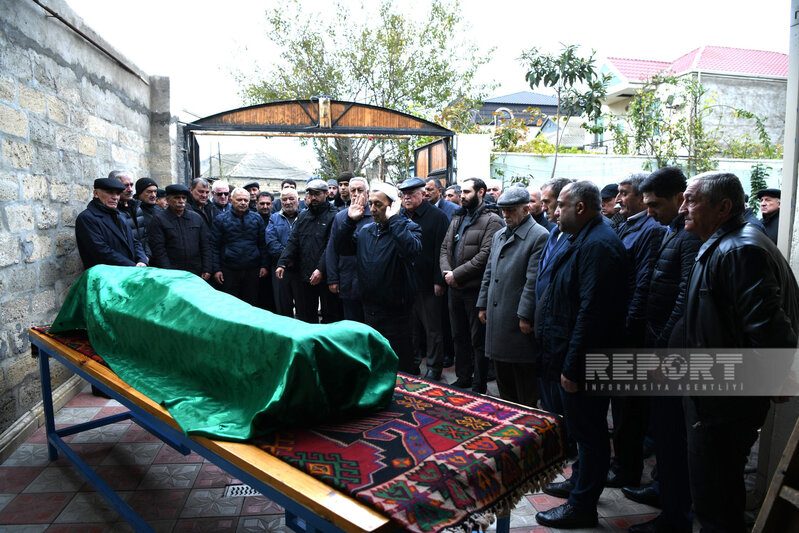 Bakıda avtomobillə vurularaq öldürülən alim dəfn olundu - FOTO