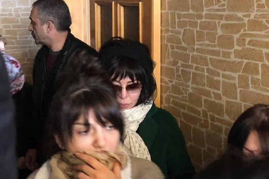 Brilliant yasda özündən çıxdı: "Elə bil bu ailənin böyüyü yoxdur"