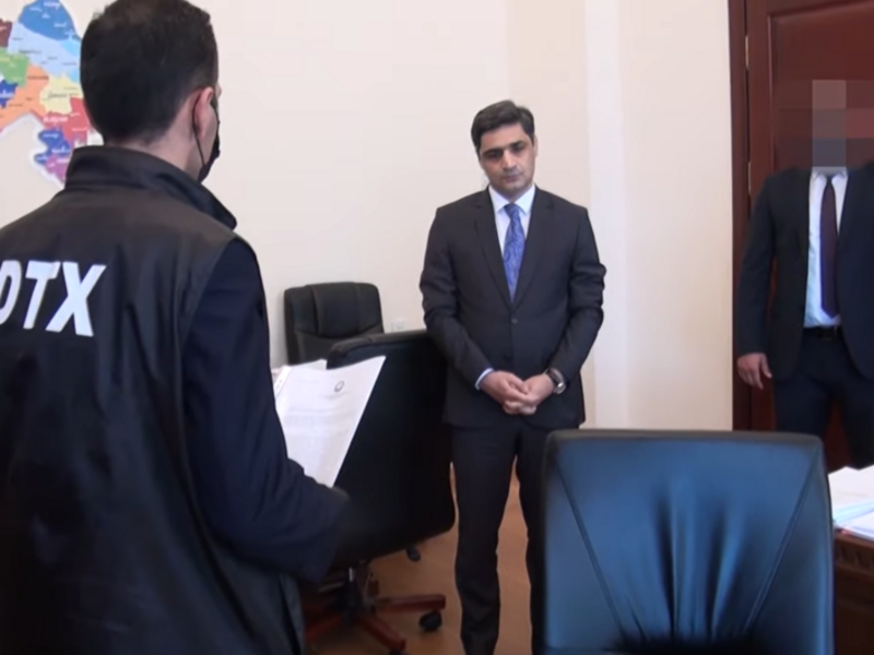 Sabiq nazir müavini 1 milyon 800 min manat rüşvət alıb
