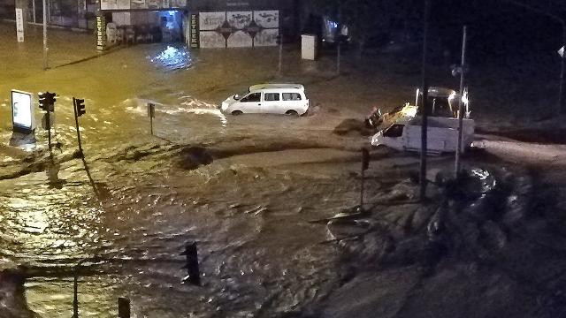 Antalyada güclü yağış daşqınlara səbəb oldu - FOTO/VİDEO
