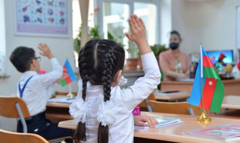 Məktəblərdə şagirdlərə qol saatından istifadə niyə qadağan edilib? – AÇIQLAMA