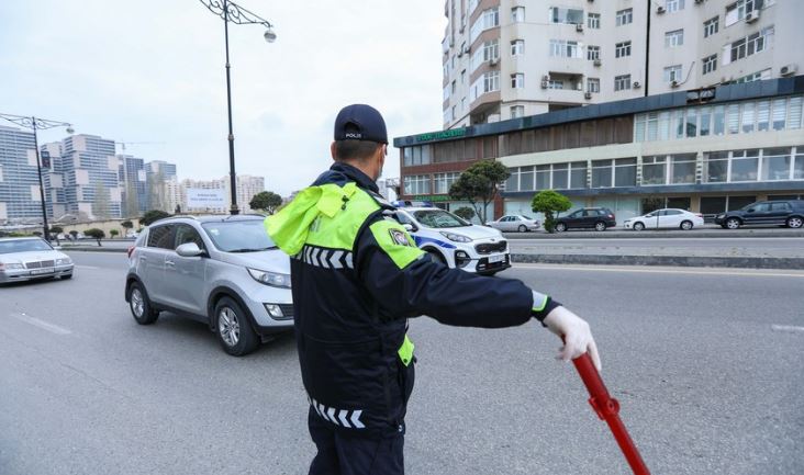 Yol polisi hava şəraiti ilə əlaqədar sürücülərə müraciət etdi