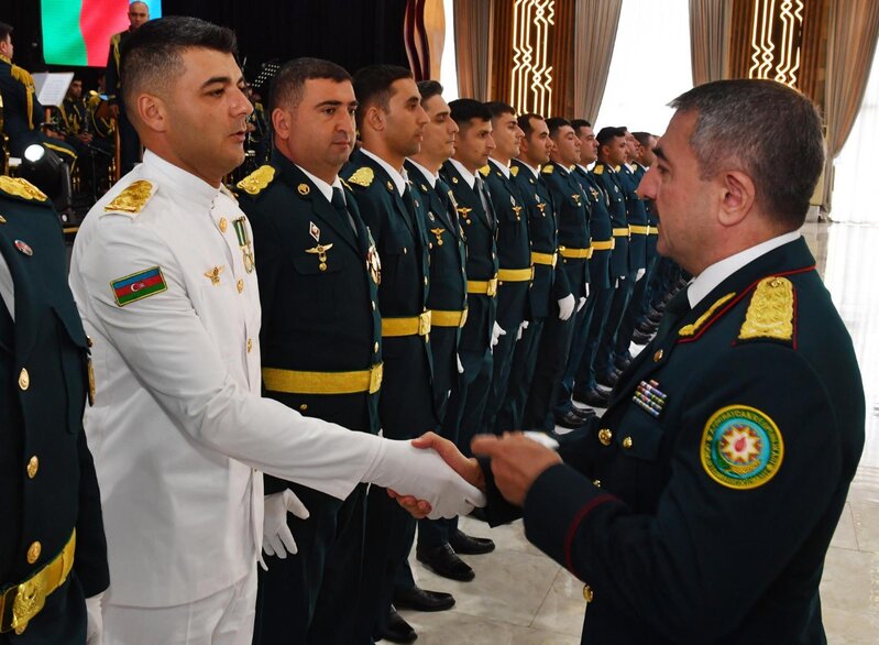 Elçin Quliyev yeni generallara ali hərbi rütbələrini təqdim etdi - FOTOLAR