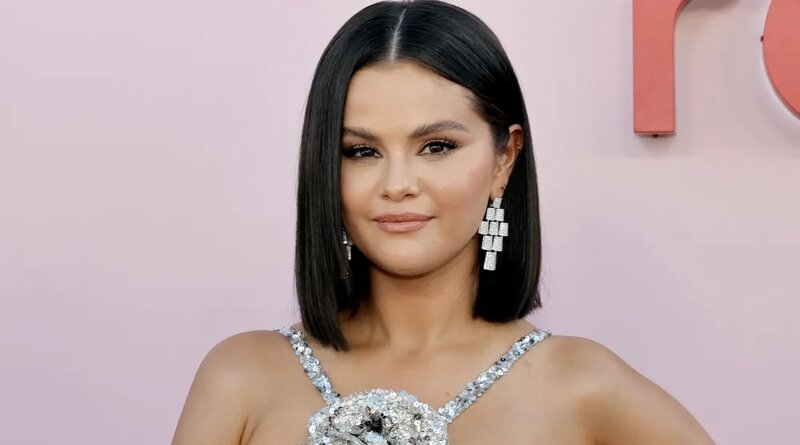 Selena Gomez yeni görüntüsü ilə təəccübləndirdi - FOTO