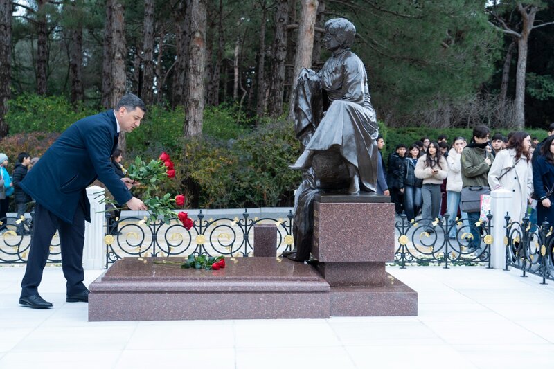 İCMA-nın İdarə Heyəti və üzvləri Fəxri xiyabanı ziyarət ediblər - FOTOLAR