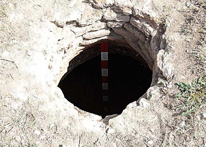 Kanalizasiya quyusuna düşən 2 nəfər öldü