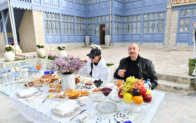 Prezident və xanımından səmimi - FOTOLAR