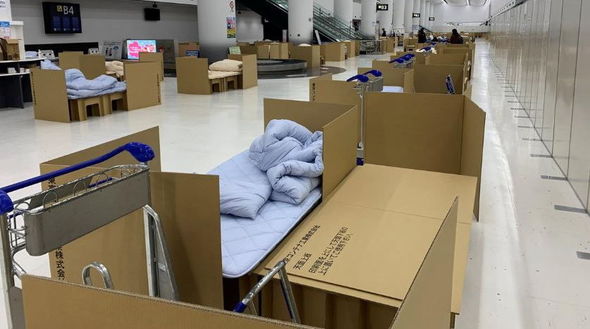 Yaponiyada aeroport "kartondan hotel"ə çevrildi - FOTO