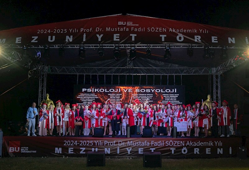 Belek Universiteti məzunlarını gələcəyə uğurladı — Möhtəşəm mərasim, dərin mesajlar və musiqi dolu vida gecəsi