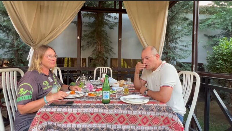 Dünyanı gəzdi, Azərbaycandakı bilet qiymətlərindən narazı qaldı - Deputat həmin turistlə görüşdü