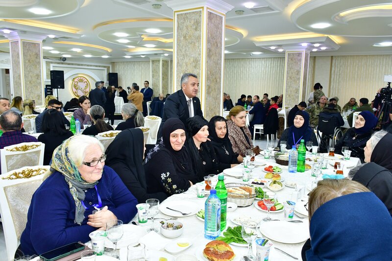 Abşeronda şəhidlər anılıb, müalicə alan qazlərimizə baş çəkilib - FOTOLAR