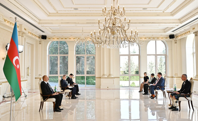 Prezident Britaniyanın Azərbaycanda yeni təyin olunmuş səfirinin etimadnaməsini qəbul edib - FOTO