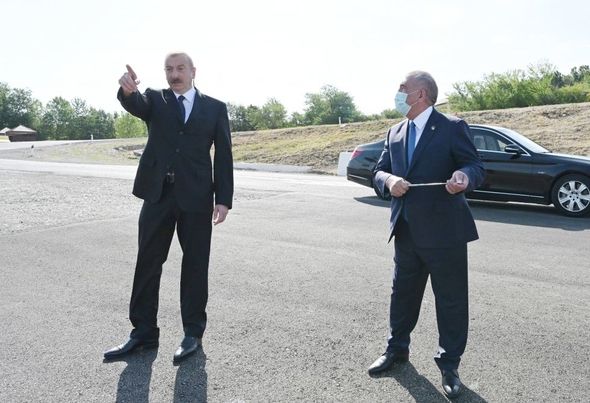 Prezident yolun bir hissəsinin yenidən qurulması layihəsi ilə tanış olub - FOTO