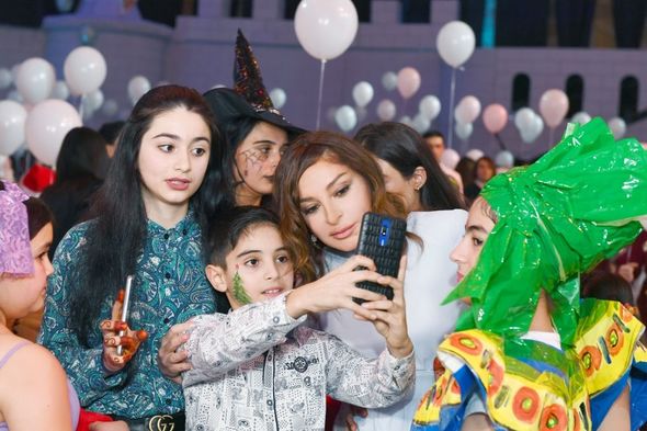 Birinci vitse-prezident Mehriban Əliyeva uşaqlar üçün keçirilmiş bayram şənliyində iştirak edib - FOTO/VİDEO