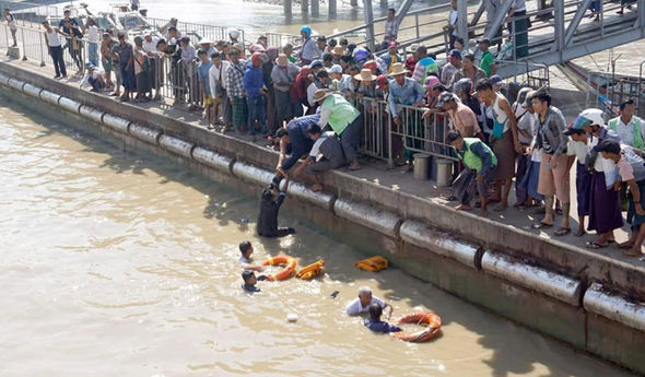Batan qadını xilas etmək istəyən kapitan özünü gəmidən atdı - FOTO