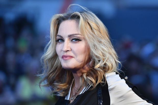 Madonna müalicədən sonra səhnəyə qayıdır - FOTO