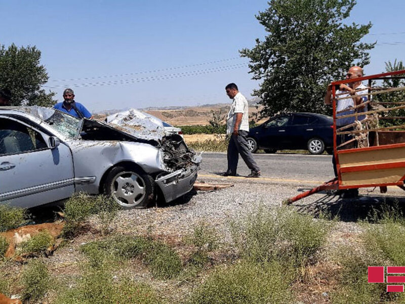 Azərbaycanda iki minik avtomobili toqquşub, 4 nəfər xəsarət alıb