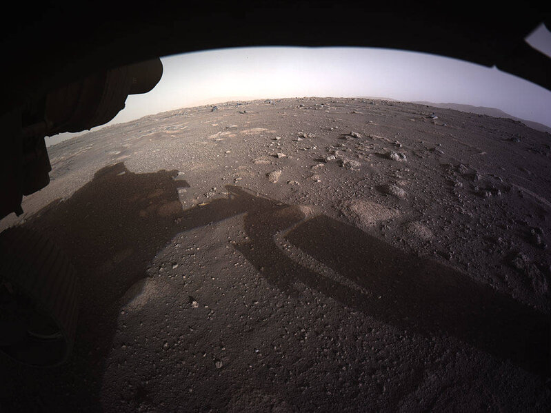Mars roveri qırmızı planetdən ilk rəngli görüntüləri göndərdi - FOTO