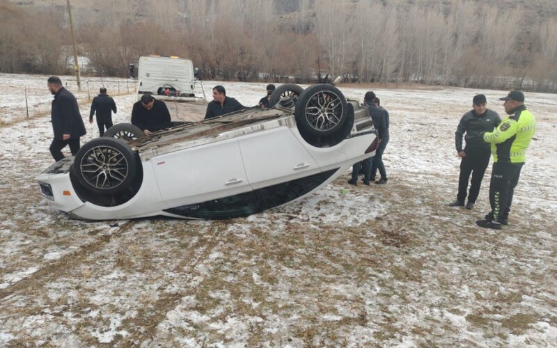Naxçıvanda qaz xəttinə çırpılan maşın aşdı - FOTO