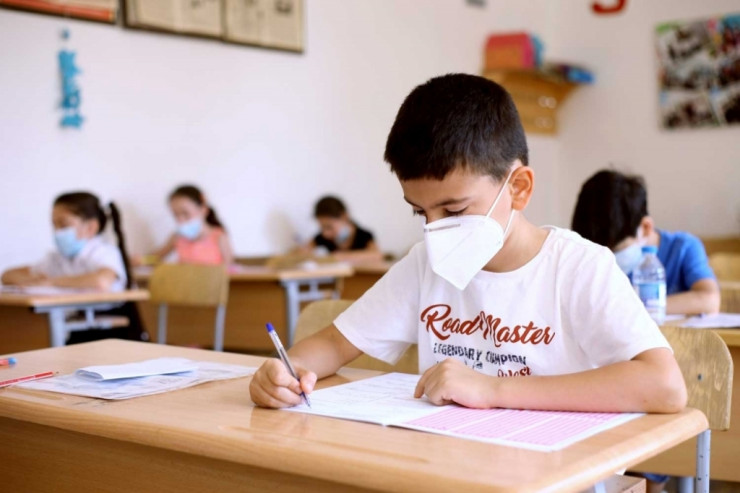 Bakıda bir sinif koronavirusa görə distant təhsilə keçdi