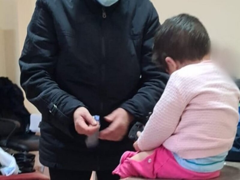 Bakıda ata-ana 2 yaşlı uşaqdan imtina etdi: Qonşuya verib, getdilər