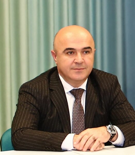 Azərbaycanda ödəniş kartlarının sayı sürətlə artır - İqtisadçı səbəbləri açıqladı