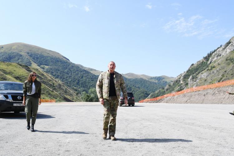 Prezident və birinci xanım Xocavəndin Qırmızı Bazar qəsəbəsində olublar
