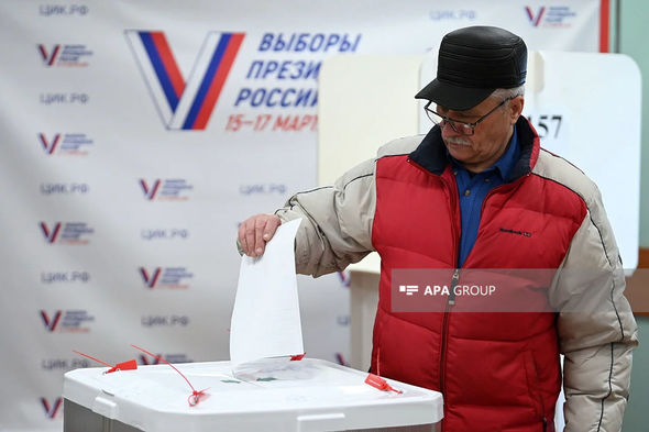 Rusiya prezidentini seçir - REPORTAJ + FOTO