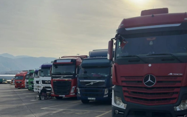 Gürcüstan gömrüyündə saxlanılan Azərbaycanın yük avtomobilləri sərbəst buraxılıblar