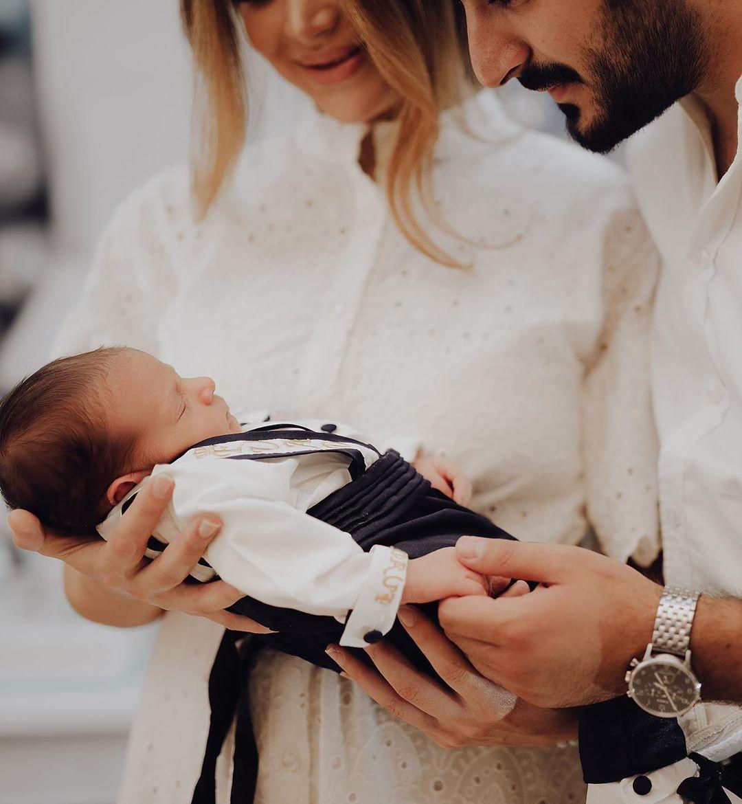 Murad və Ülviyyənin yeni doğulan oğlu ilə fotosessiyası