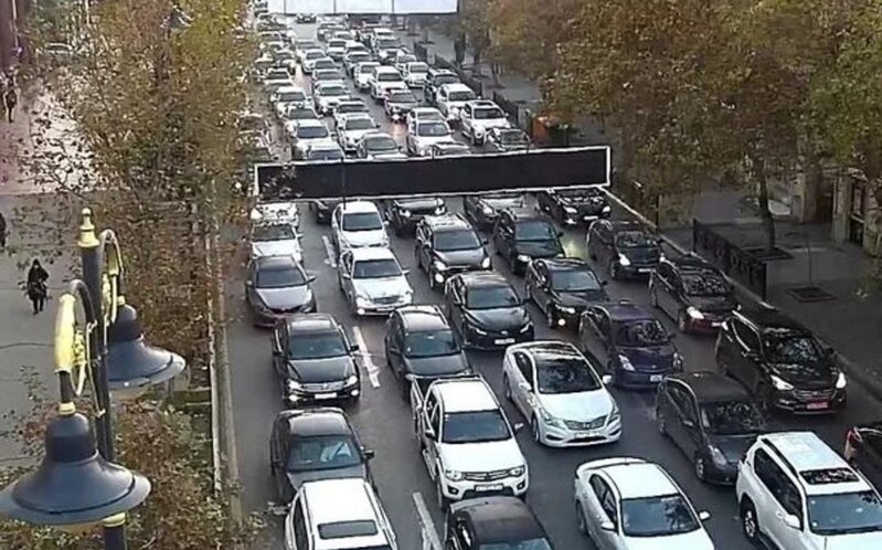 Paytaxtın bu yollarında tıxac müşahidə edilir - SİYAHI