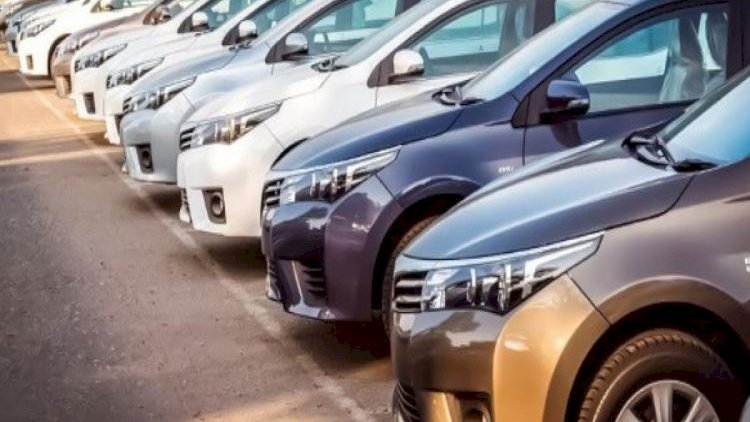 Köhnə minik avtomobilləri üçün aksiz dərəcəsi artırılır