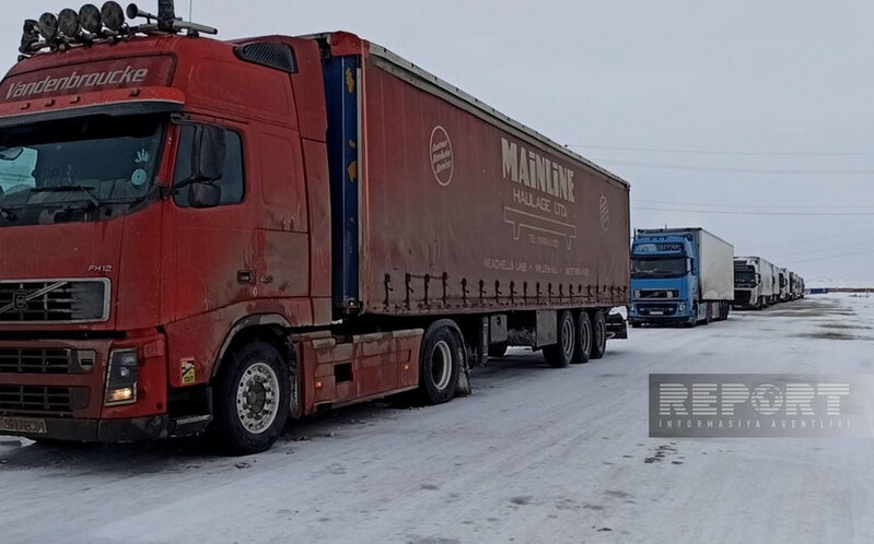 Bakı - Quba magistralında yük maşınları yolda qalıb