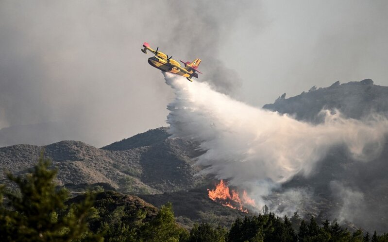 Yunanıstanda təyyarə qəzaya uğradı: Pilot öldü