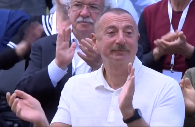 "Xarıbülbül" festivalında təsirli anlar - VİDEO