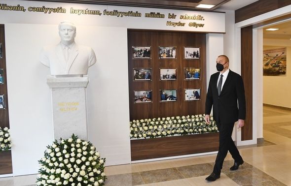İlham Əliyev Bakıda yenidən tikilən məktəblərdə yaradılan şəraitlə tanış olub - FOTO/VİDEO