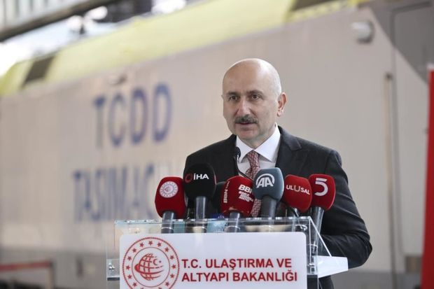 Adil Karaismailoğlu: 