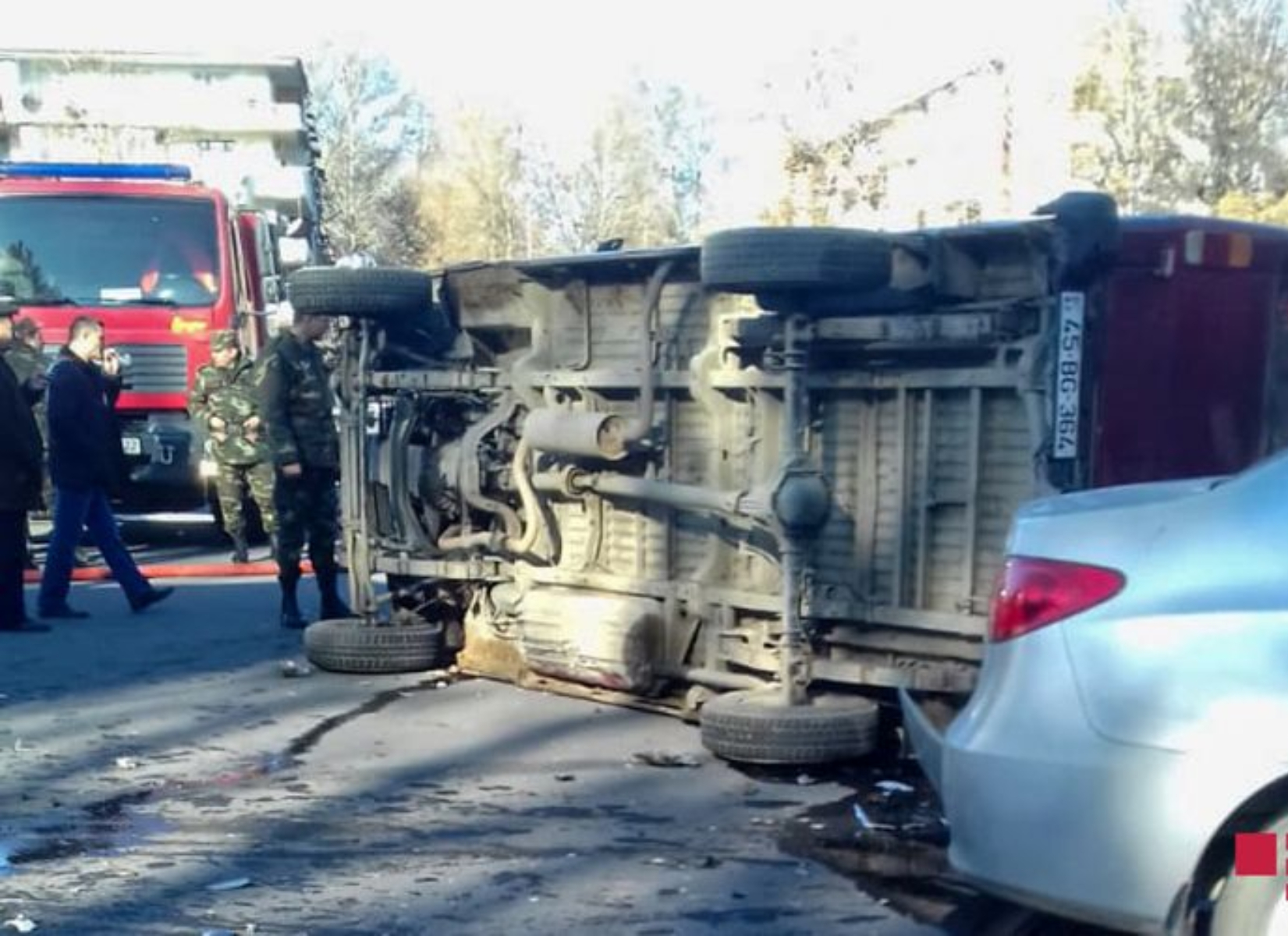 Mingəçevirdə mikroavtobus aşdı: Yaralılar var - YENİLƏNİB + FOTO