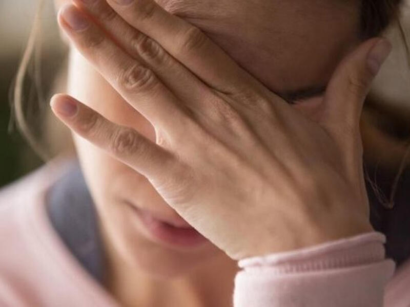 Azərbaycanda 'yaxşı etmişəm, pula görə kiminlə istəsəm yataram' sözlərinə görə cinayət - Təfərrüat