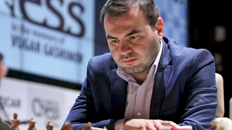 Məmmədyarov 9 pillə irəlilədi, Rəcəbov isə