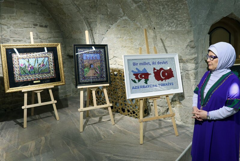 Mehriban Əliyeva və Əminə Ərdoğan İçərişəhərdə - FOTOLAR