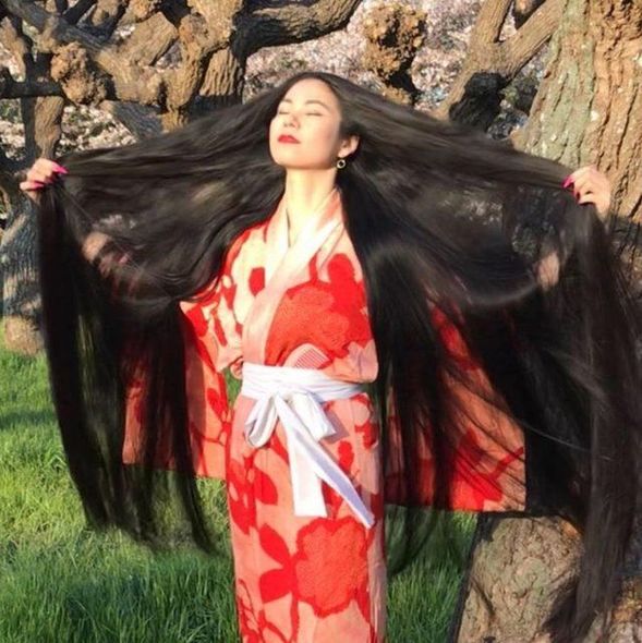 Yaponiyalı "Rapunsel" 15 ildir saçlarını kəsmir – FOTO