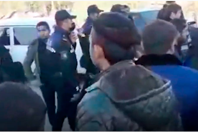 Şəhidin anım günündə çəkilişə polis müdaxilə edib? - VİDEO