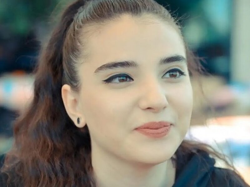 Nahidə paltarını tənqid edənlərə cavab verdi: 'Burunlarını soxmasınlar'