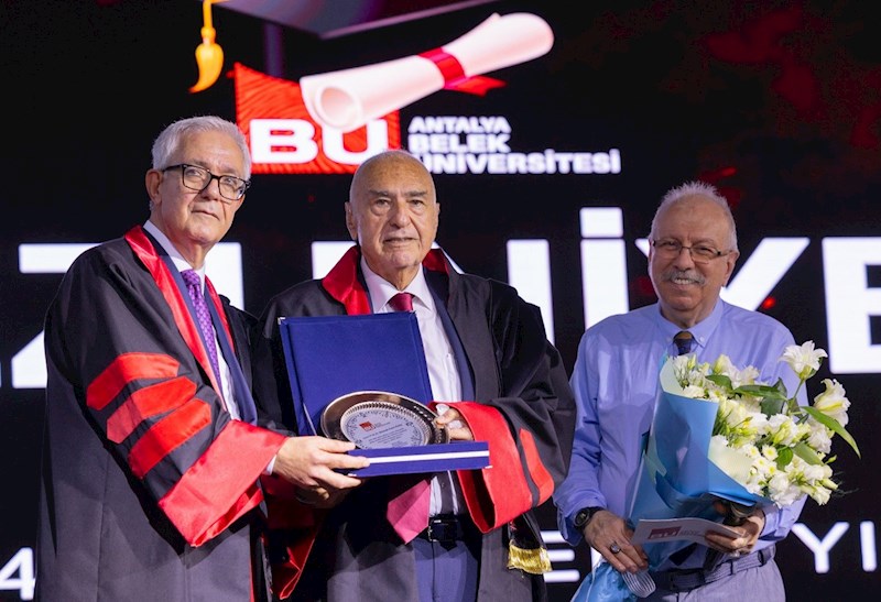 Belek Universiteti məzunlarını gələcəyə uğurladı — Möhtəşəm mərasim, dərin mesajlar və musiqi dolu vida gecəsi