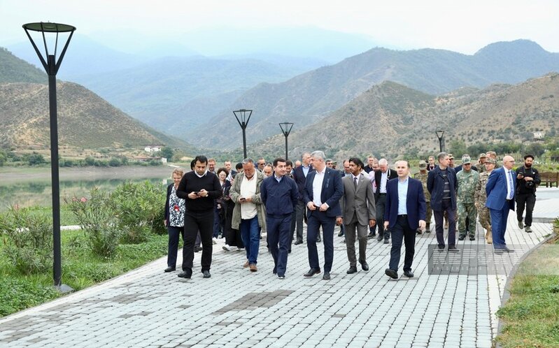 Azərbaycanda akkreditə olunmuş diplomatik korpusun üzvləri Suqovuşana gəliblər