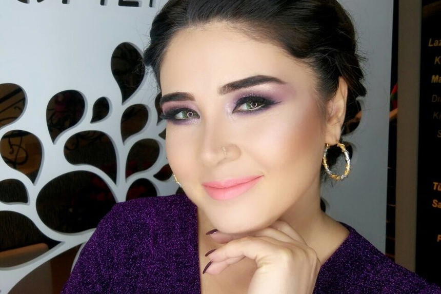 "Danışan kimi deyirlər, müğənnisən get mahnını oxu" - Elnarə əsəbiləşdi